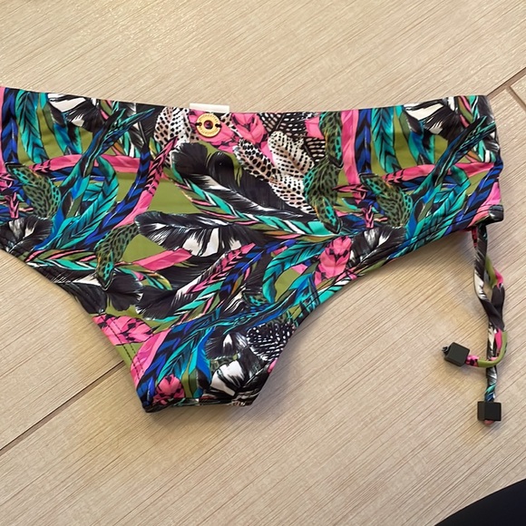 Ondademar 2 piece bathing suit NWT - Picture 9 of 11